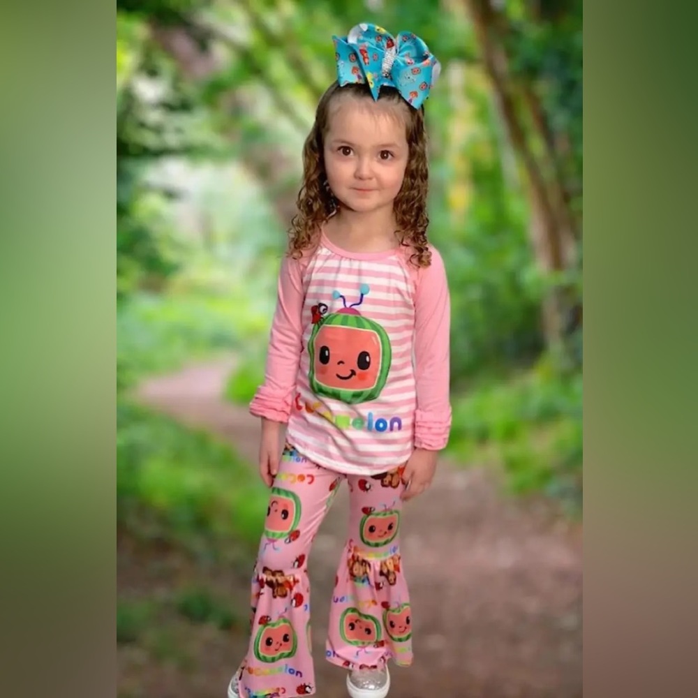 NWT Cocomelon 2 Piece set for girls